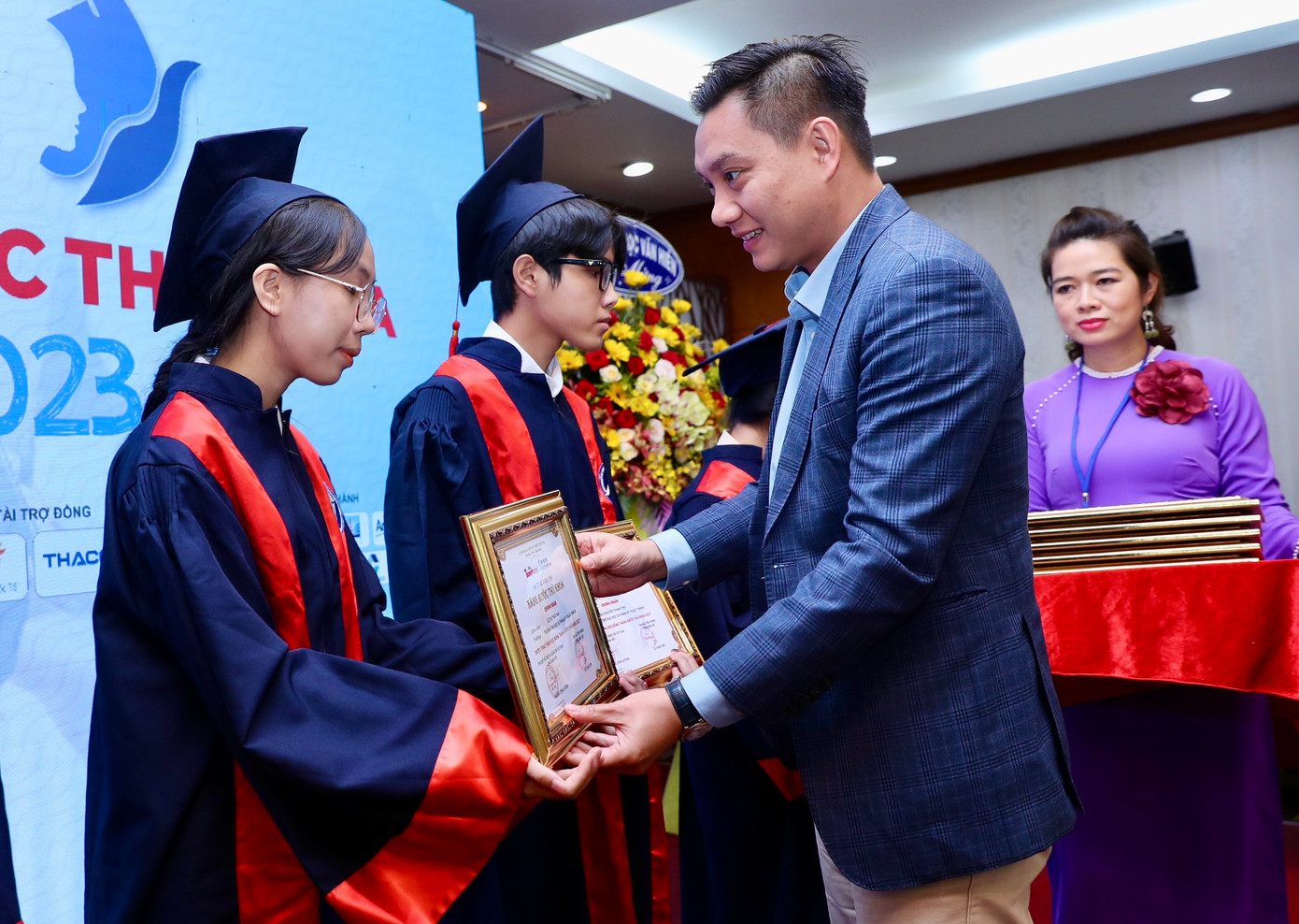 Nâng bước thủ khoa: Chắp thêm đôi cánh cho sinh viên ảnh 58