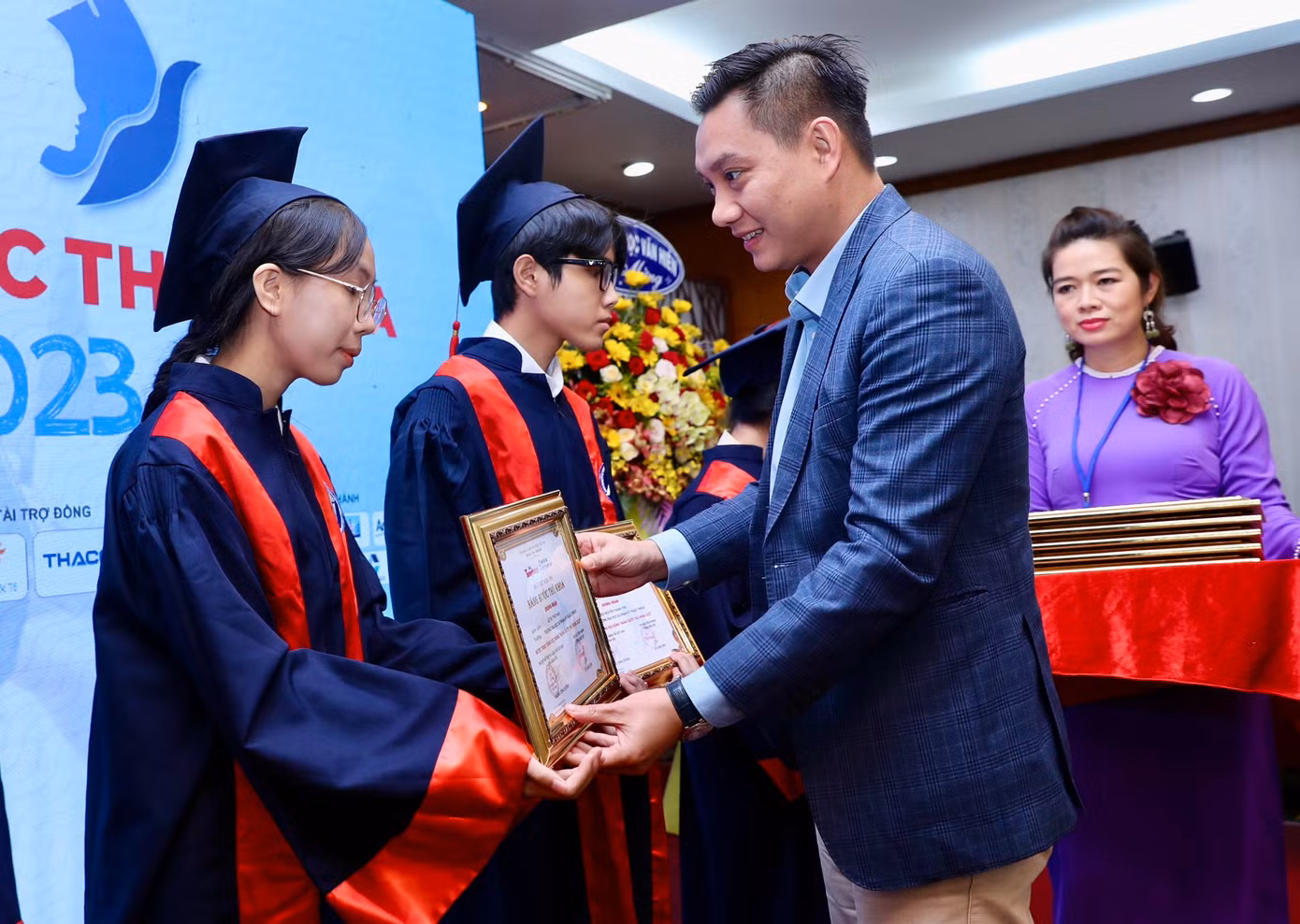 Nâng bước thủ khoa: Chắp thêm đôi cánh cho sinh viên ảnh 58