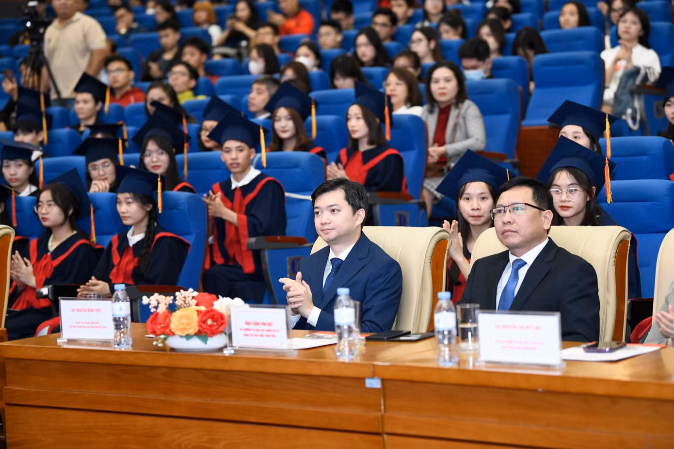 Nâng bước thủ khoa: Chắp thêm đôi cánh cho sinh viên ảnh 6