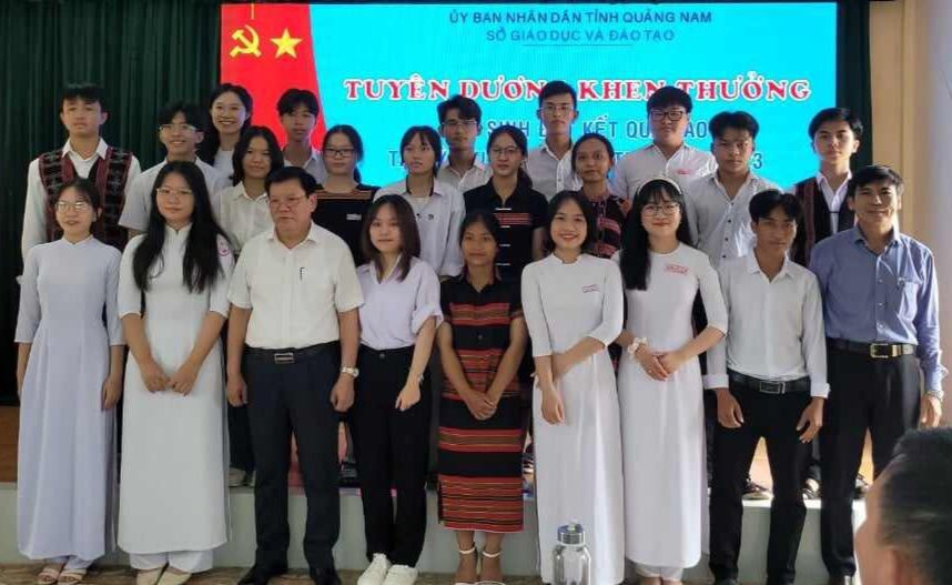 Những người bạn là nguồn động viên to lớn của Tường Vy trên con đường chạm tới ước mơ. Những người bạn là nguồn động viên to lớn của Tường Vy trên con đường chạm tới ước mơ.