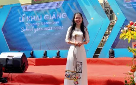 Hải Anh trong lễ nhập học trường Đại học Khoa học Xã hội và Nhân Văn.