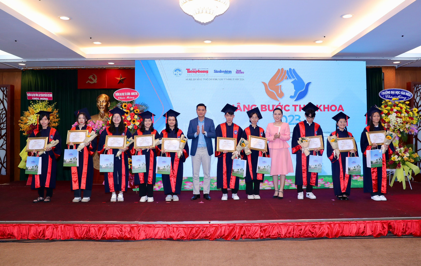 Nâng bước thủ khoa: Chắp thêm đôi cánh cho sinh viên ảnh 60