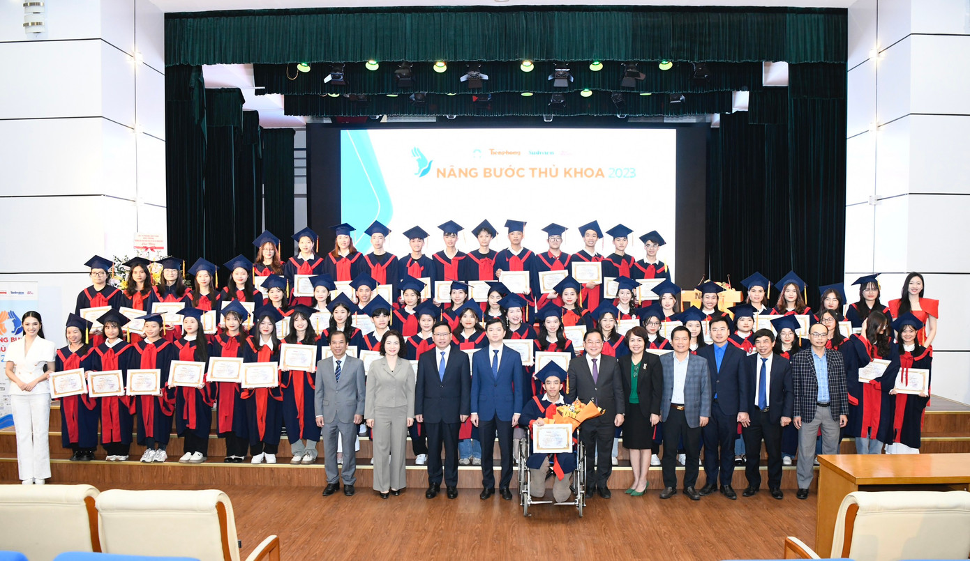 Nâng bước thủ khoa: Chắp thêm đôi cánh cho sinh viên ảnh 65