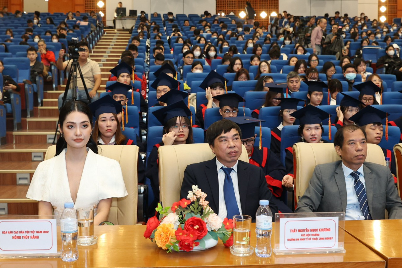 Nâng bước thủ khoa: Chắp thêm đôi cánh cho sinh viên ảnh 10