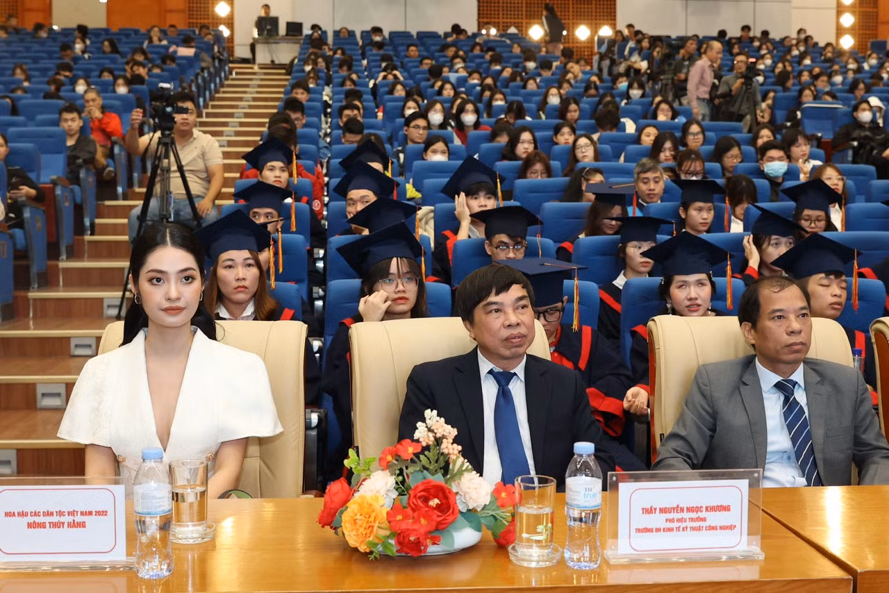 Nâng bước thủ khoa: Chắp thêm đôi cánh cho sinh viên ảnh 10