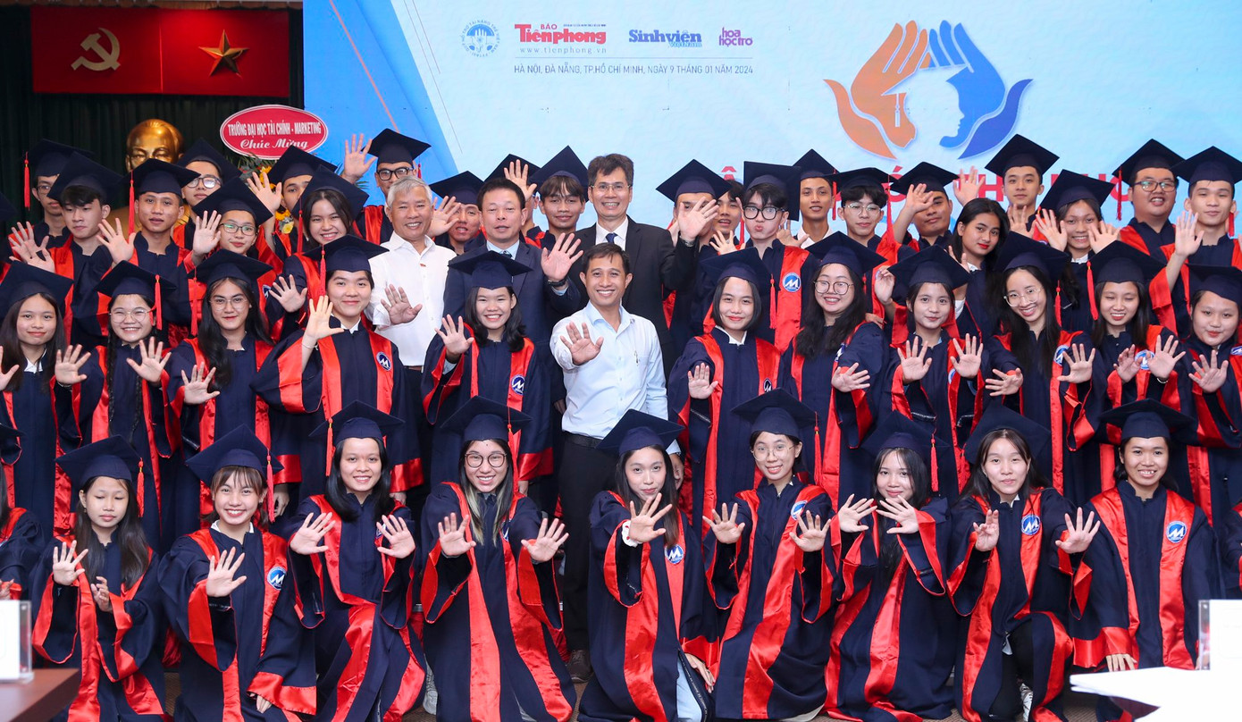 Nâng bước thủ khoa: Chắp thêm đôi cánh cho sinh viên ảnh 68