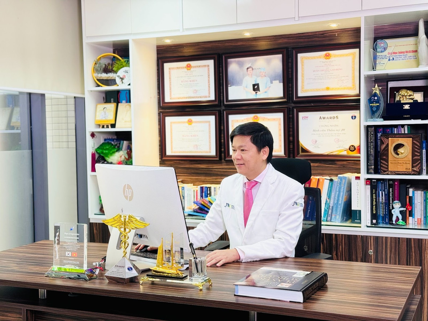 Phẫu thuật tạo hình thẩm mỹ - ngã rẽ khác biệt nhưng chưa bao giờ là lựa chọn sai lầm