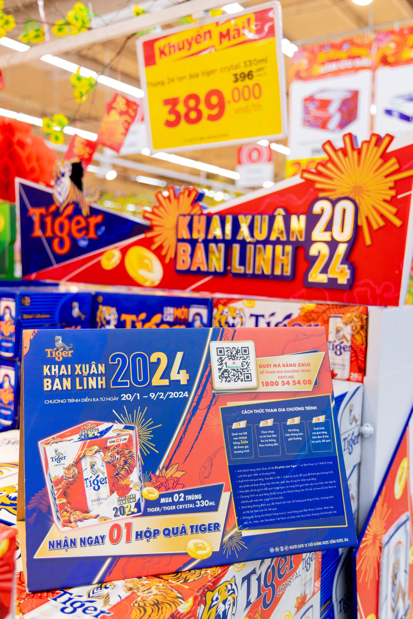 Mạng xã hội ngập tràn những bộ ảnh “nhìn là thấy Tết”, còn vào các siêu thị từ lớn đến nhỏ cứ nhìn Tiger Beer là thấy rộn ràng và tươi mới.