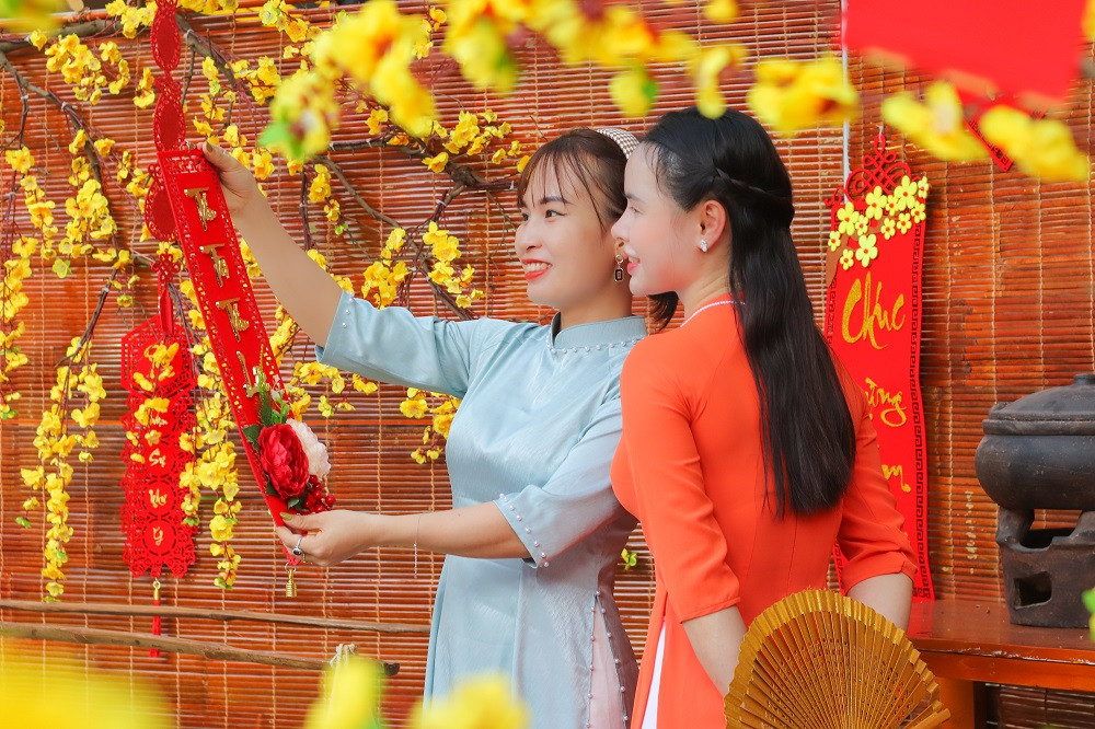 Toàn công viên trang hoàng không gian đón Tết lộng lẫy thu hút du khách thưởng ngoạn và chụp ảnh lưu giữ kỷ niệm.