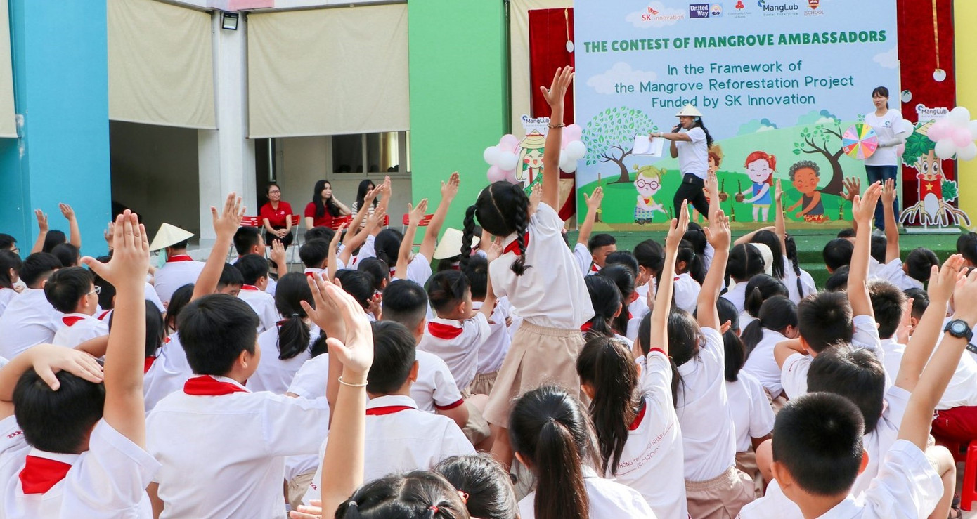 Chiến dịch iSchool For Community tạo cơ hội cho học sinh được tìm hiểu kiến thức về hệ sinh thái tại địa phương. Ảnh: iSchool Trà Vinh
