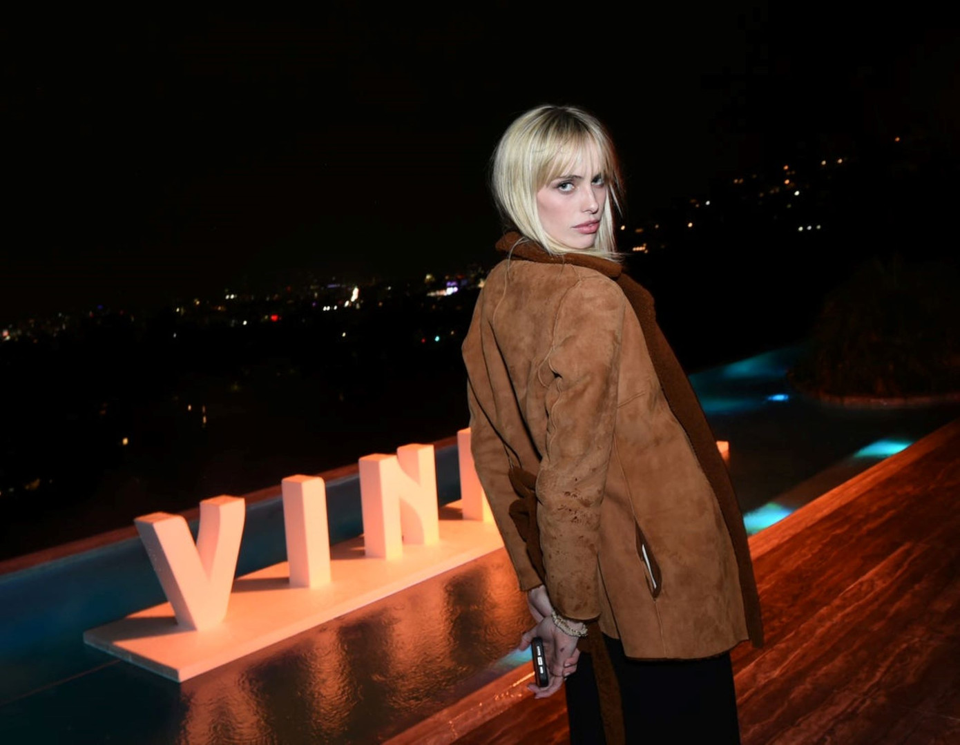 Trước thềm Lễ trao giải Grammy 2024, VinFast - hãng xe điện hàng đầu Việt Nam - chào đón các nghệ sĩ, KOL hàng đầu thế giới đến sự kiện trải nghiệm diễn ra tại dinh thự tư nhân trên Đồi Hollywood - kinh đô nghệ thuật của thế giới. Mẫu xe VF 9 được trưng bày trong bữa tiệc đã gây ấn tượng mạnh với khách mời. Ảnh: Getty Images.