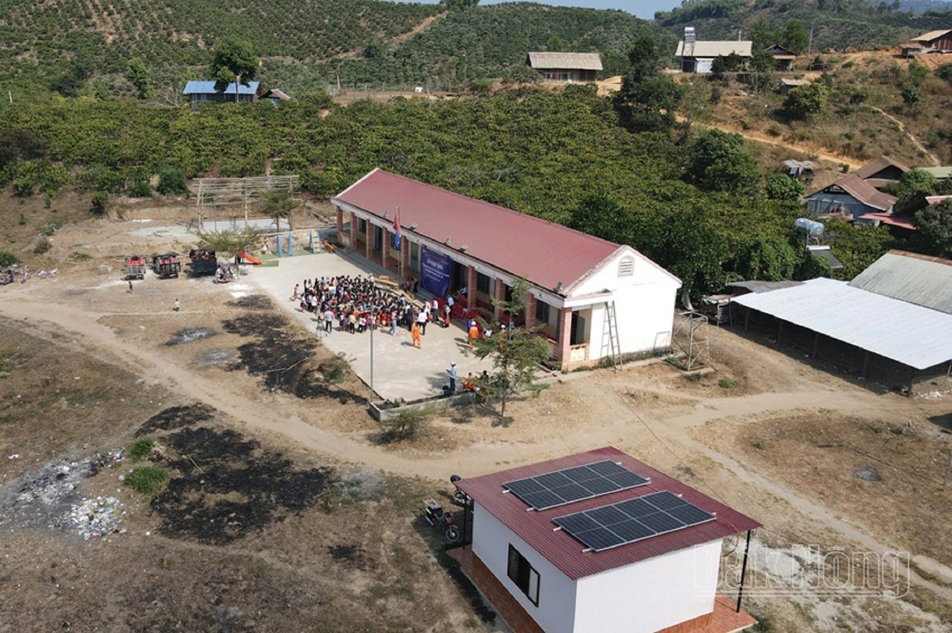 Công trình điện mặt trời tại điểm Trường Tiểu học La Văn Cầu