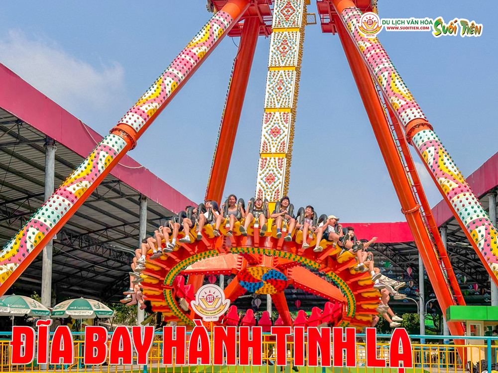 Các trò chơi cảm giác mạnh đặc biệt nhận được sự thích thú của nhóm du khách trẻ.