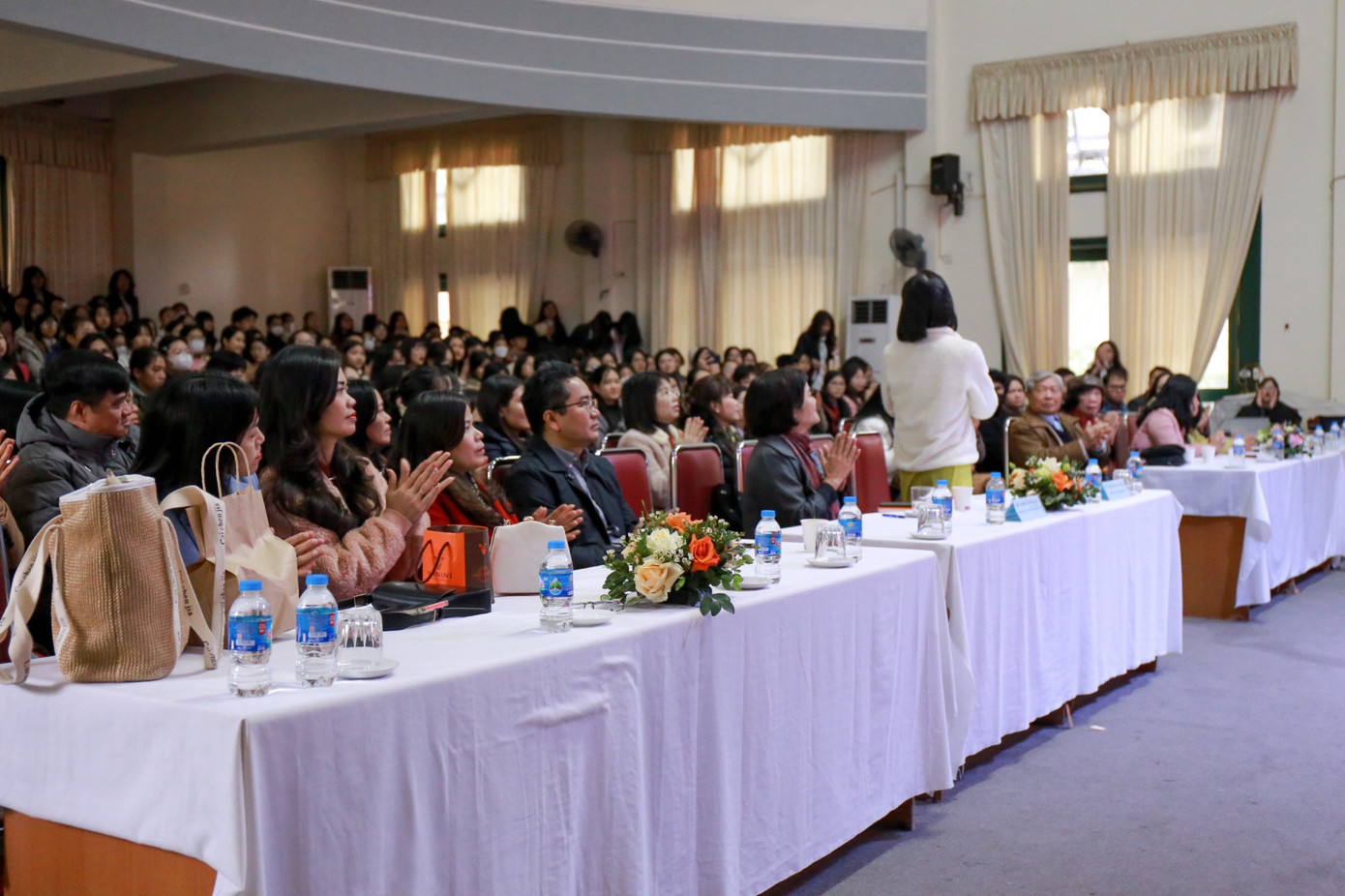 Sự kiện thu hút sự tham gia của đông đảo các em học sinh có đam mê với môn Ngữ Văn của các trường THCS trên địa bàn thành phố Hà Nội và các thầy cô cũng như bậc phụ huynh.