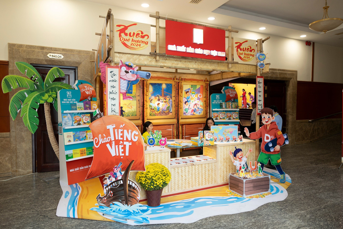 Gian hàng sách tiếng Việt trong Họp mặt kiều bào Mừng Xuân Giáp Thìn 2024 - Xuân Quê Hương 2024 tại Hội trường Thành phố (111 Bà Huyện Thanh Quan). Gian hàng sách tiếng Việt trong Họp mặt kiều bào Mừng Xuân Giáp Thìn 2024 - Xuân Quê Hương 2024 tại Hội trường Thành phố (111 Bà Huyện Thanh Quan).
