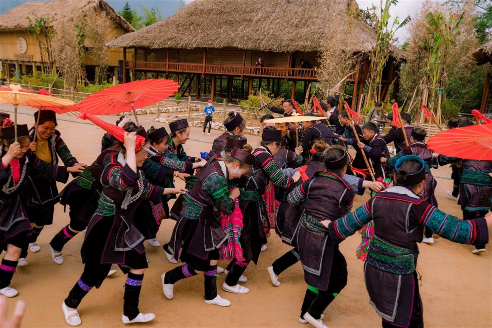 Du khách sẽ được trải nghiệm nhiều phong tục được tái hiện sinh động tại Bản Mây