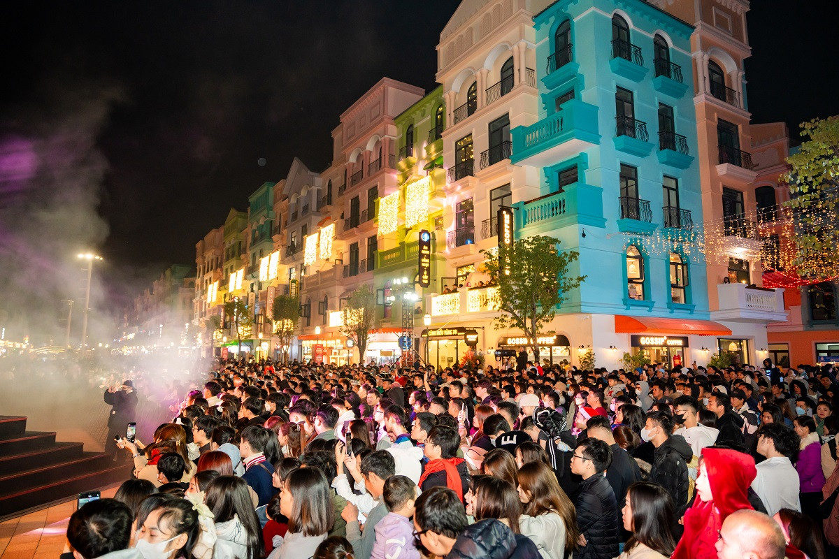 Những kỷ lục về lượng du khách sẽ liên tục được phá vỡ với hàng loạt sự kiện hấp dẫn tại Grand World trong tương lai Những kỷ lục về lượng du khách sẽ liên tục được phá vỡ với hàng loạt sự kiện hấp dẫn tại Grand World trong tương lai