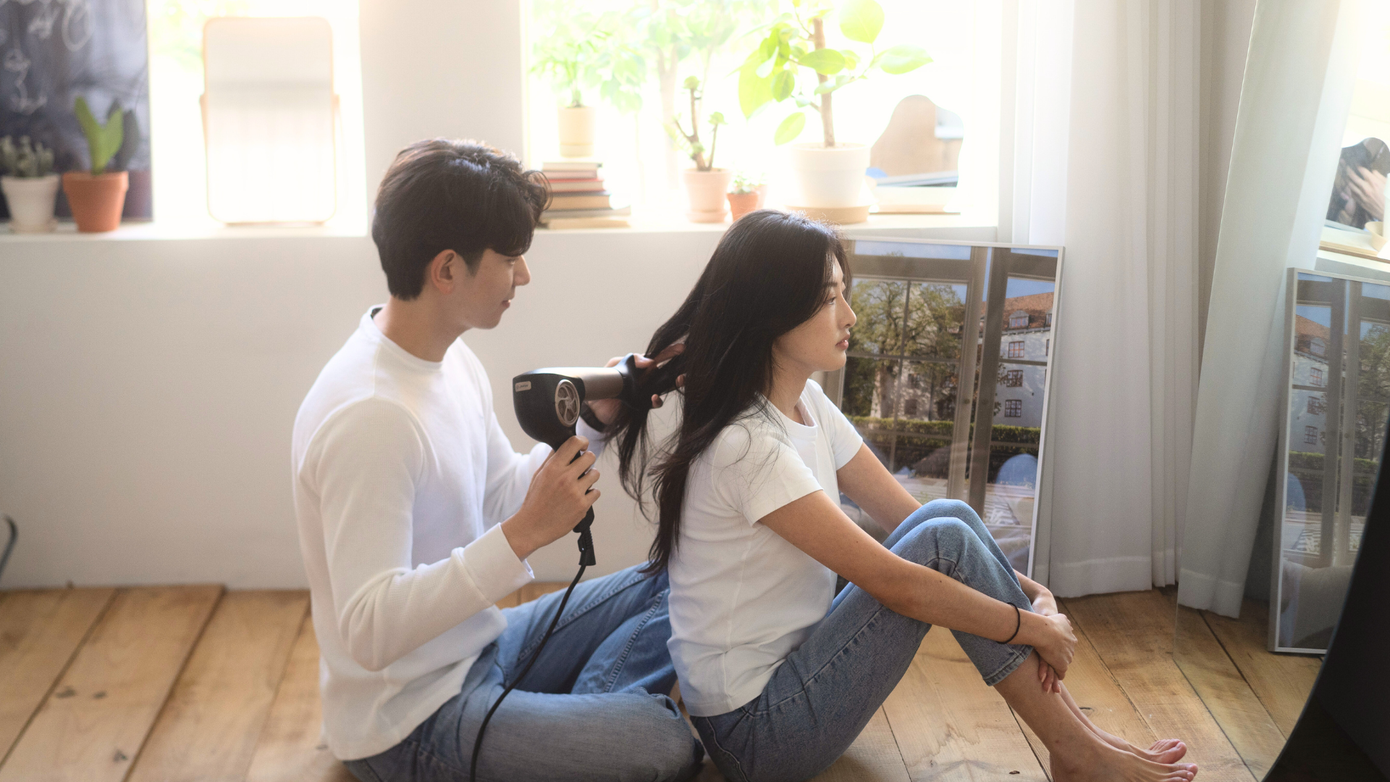 Tặng bạn gái một buổi spa tại nhà là cách tuyệt vời để chăm sóc cho sức khỏe và tinh thần của cô ấy (Ảnh: Wirestock).