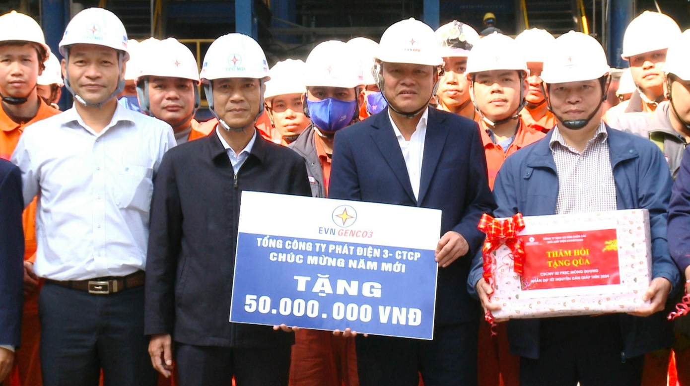 Đoàn công tác EVNGENCO3 đã thăm hỏi, động viên lực lượng trực Tết tại Nhà máy Nhiệt điện Mông Dương 1