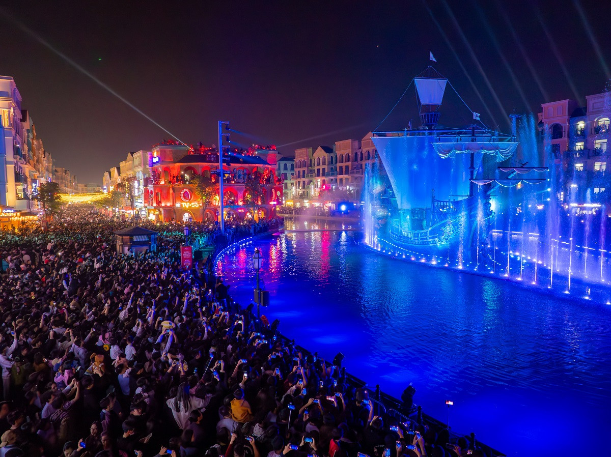 Các lễ hội, show diễn hoành tráng diễn ra trong thời gian qua đã thể hiện đẳng cấp của “vũ trụ mua sắm, vui chơi, giải trí” Grand World Các lễ hội, show diễn hoành tráng diễn ra trong thời gian qua đã thể hiện đẳng cấp của “vũ trụ mua sắm, vui chơi, giải trí” Grand World