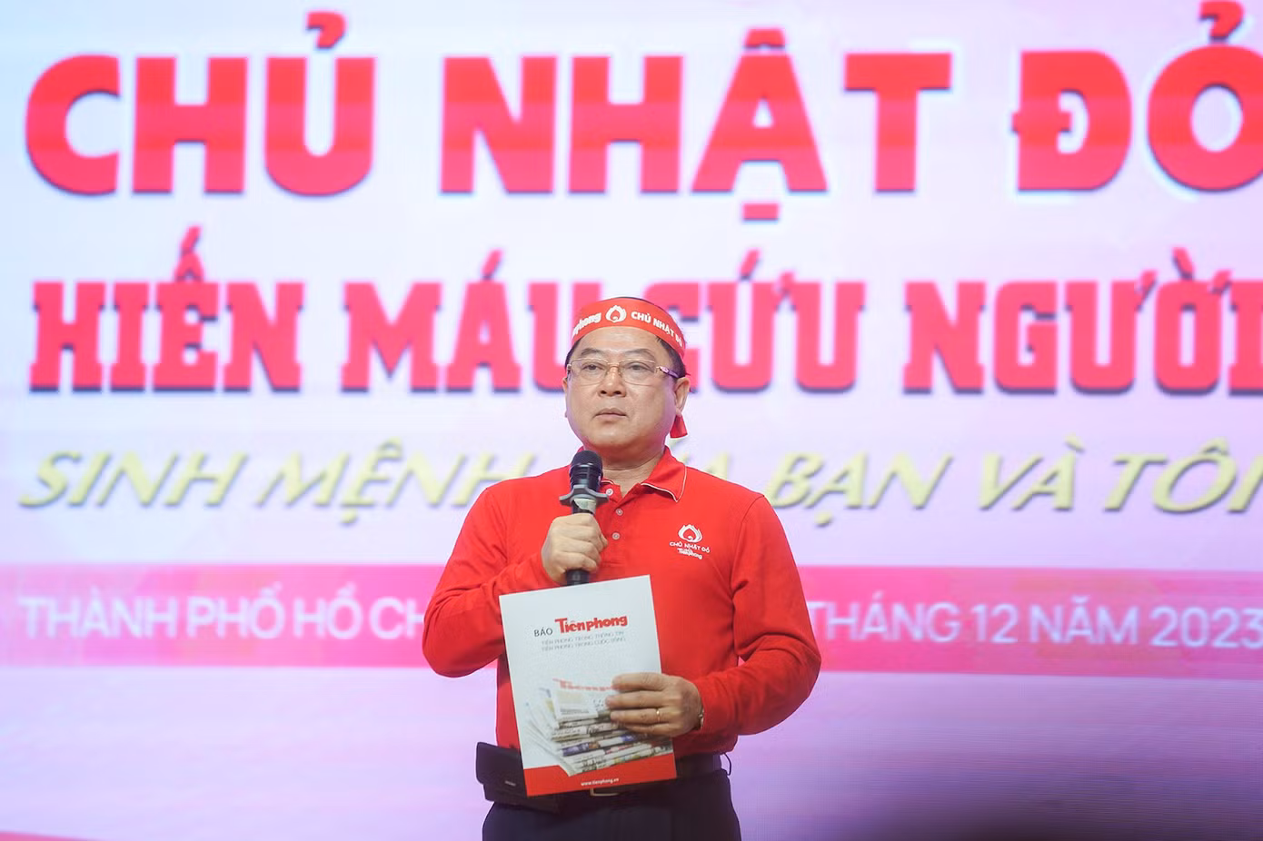 Nhà báo Lê Xuân Sơn, Tổng Biên tập báo Tiền Phong, Trưởng BTC Chủ nhật Đỏ