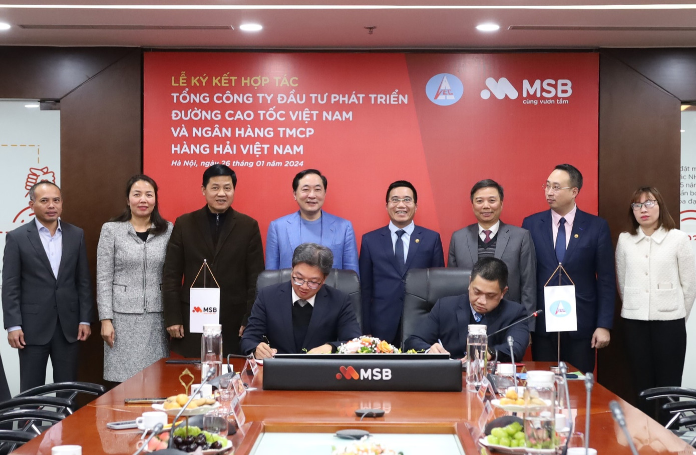 Đại diện lãnh đạo hai đơn vị ký kết thỏa thuận hợp tác Đại diện lãnh đạo hai đơn vị ký kết thỏa thuận hợp tác