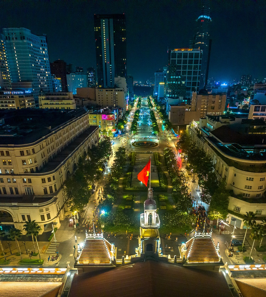 Đường chạy nhiều màu sắc của giải chạy đêm TP.HCM