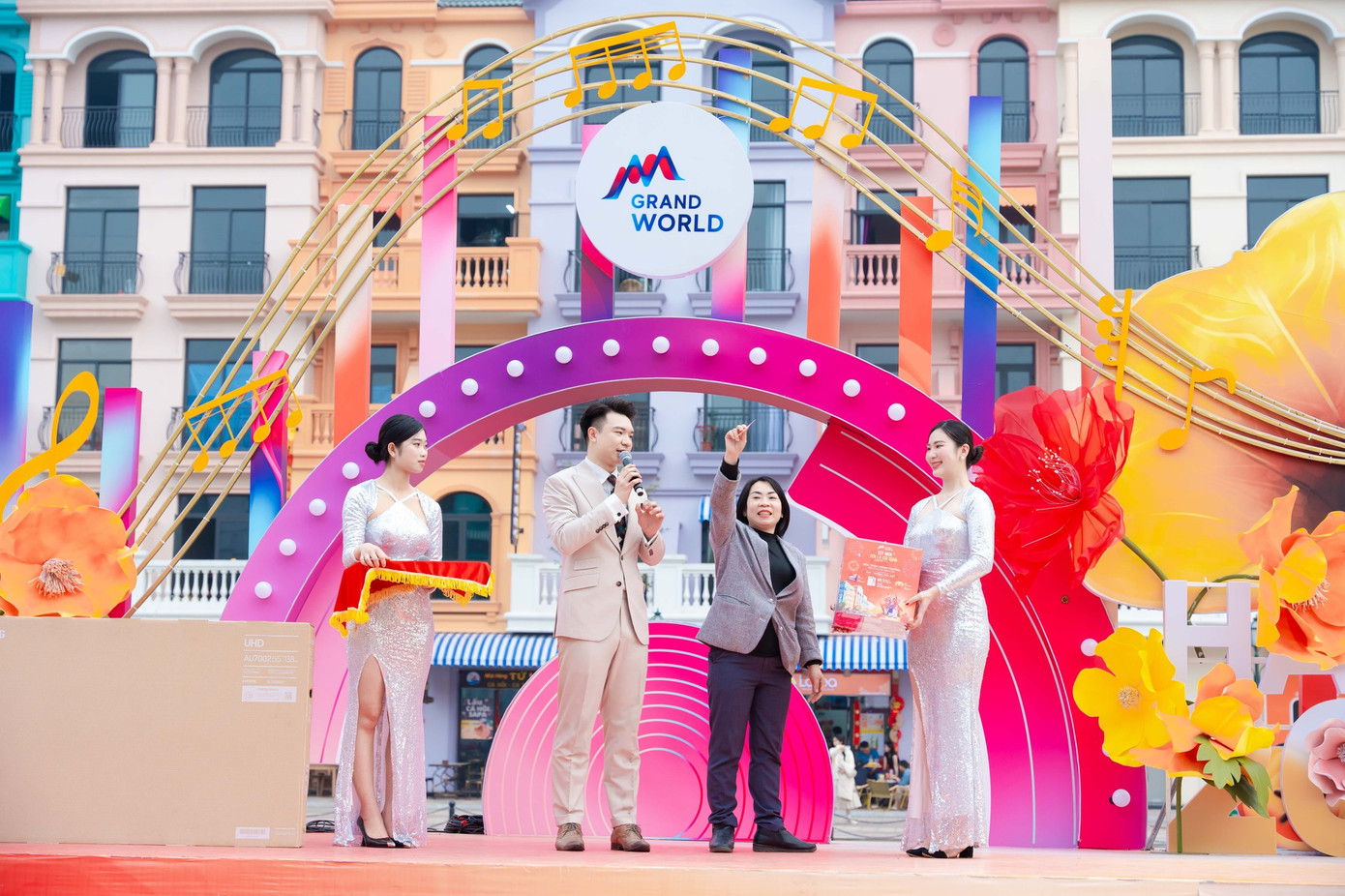 Sự kiện “Tết mới, tới là có quà”mang tới may mắn đầu năm cho nhiều du khách đến với Grand World Sự kiện “Tết mới, tới là có quà”mang tới may mắn đầu năm cho nhiều du khách đến với Grand World