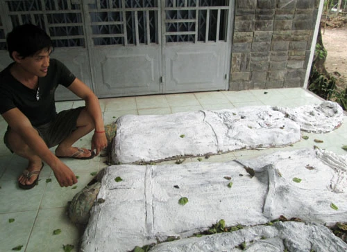 Ông Nguyễn Thanh Phong, công an viên phụ trách địa bàn ấp Long Hải cho biết, sau khi nhận đơn tố cáo của người dân, chính quyền đã vận động chủ nhà phá bỏ các bức tượng kinh dị. “Ông ấy hứa 2 tháng sẽ dẹp hết. Nếu ông ấy không thực hiện vận động thì buộc xã sẽ cho lực lượng xuống phá bỏ”, ông Phong cho biết