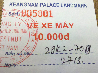 Một lần gửi xe máy phải trả 10 nghìn đồng. Một lần gửi xe máy phải trả 10 nghìn đồng