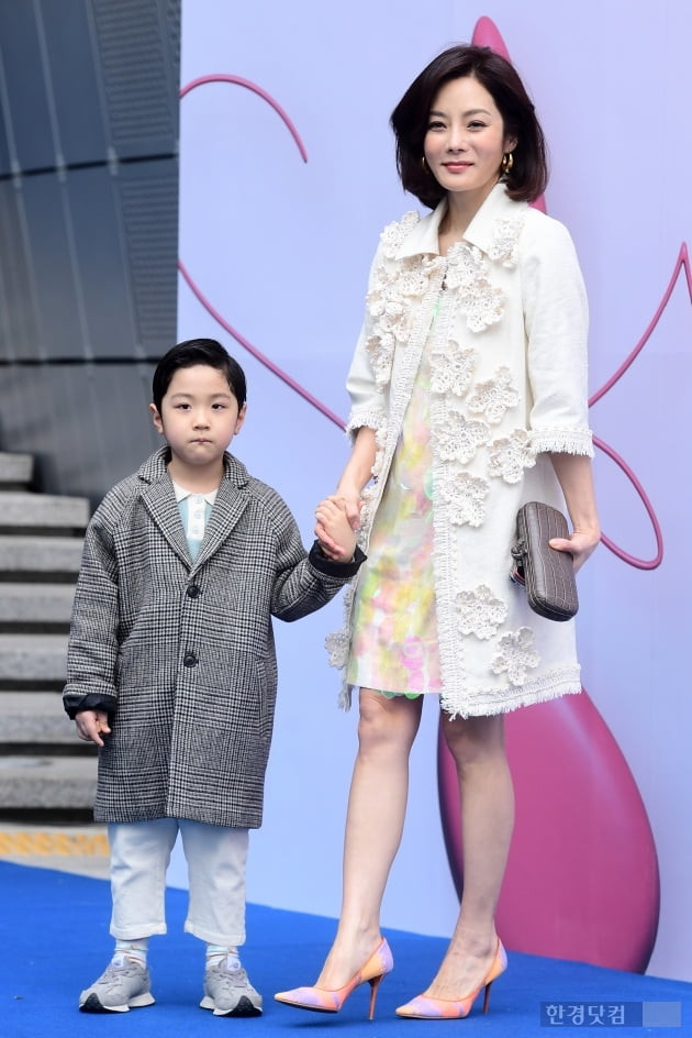 Chae Rim và con trai tham gia sự kiện.