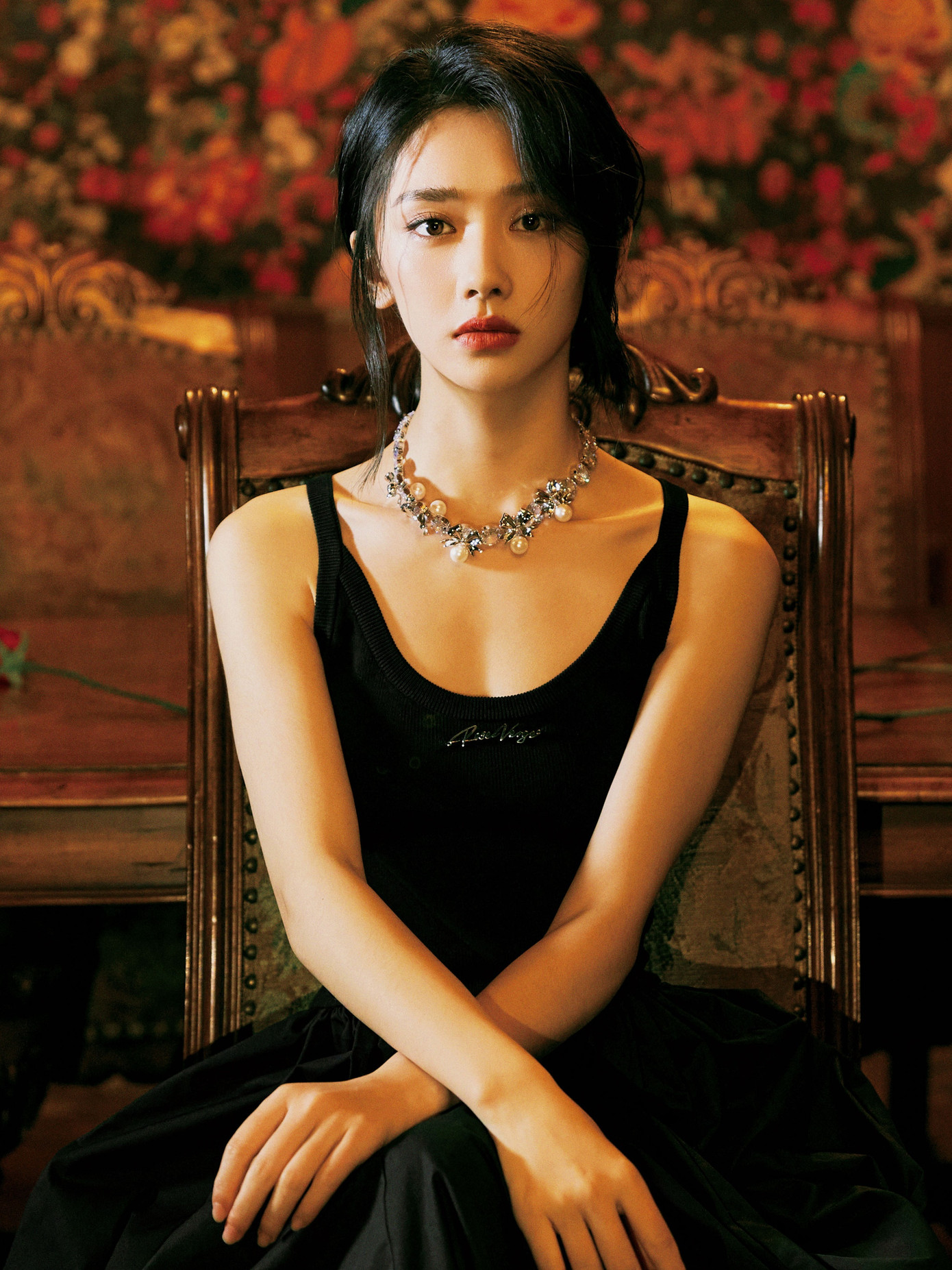 Vương Lộ Ảnh cao 1,67 m. Dù chưa có vai diễn cổ trang, nữ diễn viên 10X vẫn được đánh giá là có gương mặt sáng, rất hợp với các phim cổ đại.