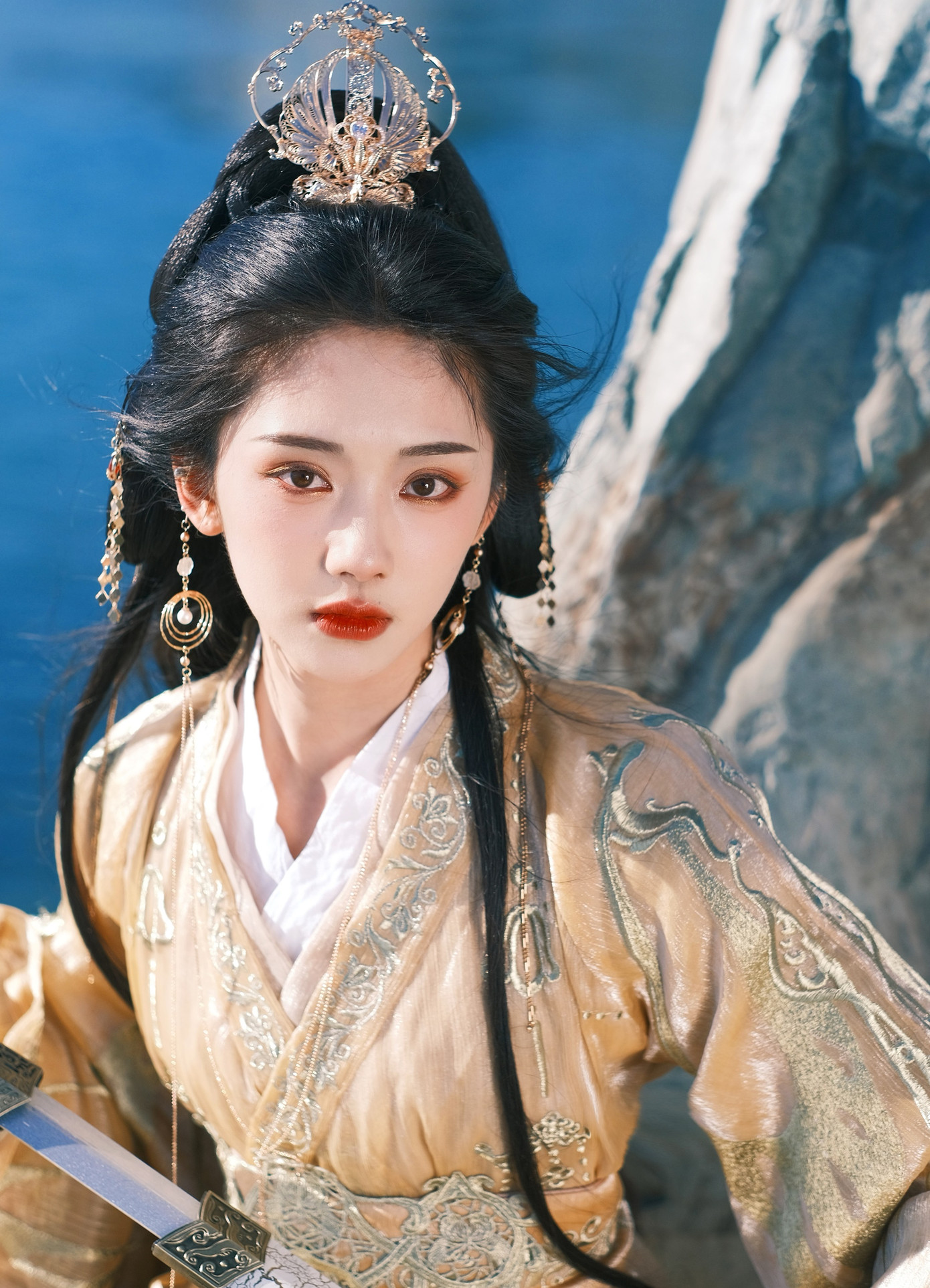 Vương Lộ Ảnh cao 1,67 m. Dù chưa có vai diễn cổ trang, nữ diễn viên 10X vẫn được đánh giá là có gương mặt sáng, rất hợp với các phim cổ đại.