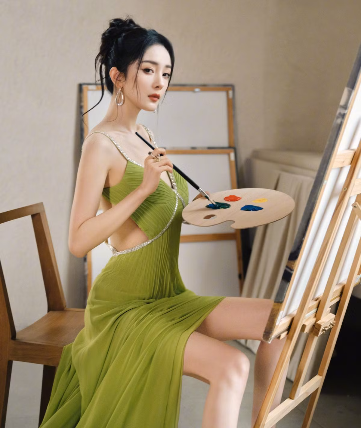 Dương Mịch lựa chọn công việc bỏ bê con cái. Lưu Khải Uy cũng dùng chính con gái yêu để hạ bệ vợ cũ. Dương Mịch lựa chọn công việc bỏ bê con cái. Lưu Khải Uy cũng dùng chính con gái yêu để hạ bệ vợ cũ.