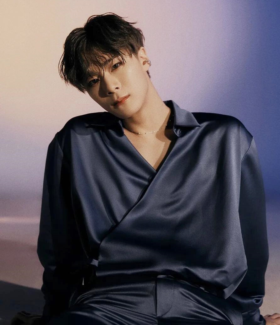 Nam ca sĩ gặp phải vấn đề về sức khỏe tâm thần trong thời gian dài. Nam ca sĩ gặp phải vấn đề về sức khỏe tâm thần trong thời gian dài.