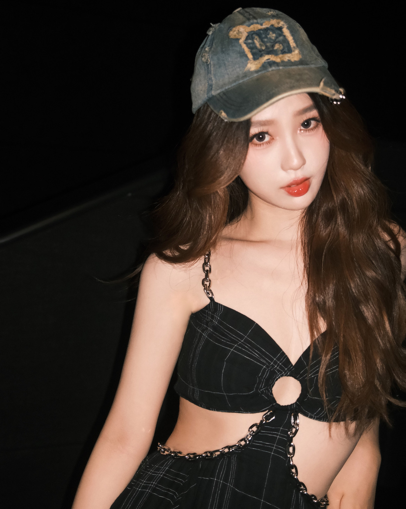 Tiểu thư gia tài bạc tỷ Ngu Thư Hân: Ngu Thư Hân có ông nội là Chủ tịch liên đoàn lao động của Tập đoàn gang thép Giang tây Dư Cương, sau này cha cô tiếp quản công việc kinh doanh sắt thép. Mẹ của Ngu Thư Hân sở hữu nhiều công ty riêng từ thực phẩm đến bất động sản, vận tải. Bản thân Ngu Thư Hân chia sẻ cô được cha mẹ dạy về tính độc lập và kinh doanh từ nhỏ. Hiện tại nữ diễn viên sở hữu 5 công ty khác nhau, ngoại trừ liên quan đến các hoạt động của cô, còn có công ty làm về du lịch quốc tế và công nghệ làm đẹp.