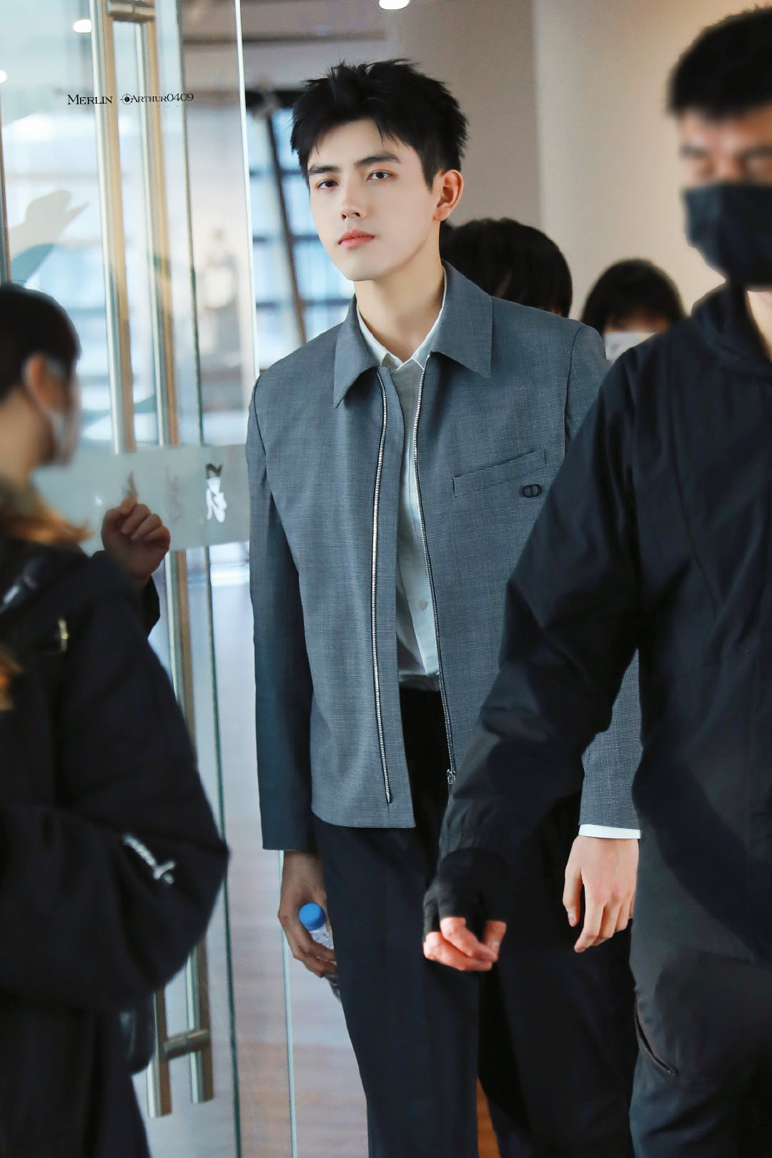 Trần Phi Vũ xuất hiện sau khi vướng scandal lộ ảnh giường chiếu. Trần Phi Vũ xuất hiện sau khi vướng scandal lộ ảnh giường chiếu.