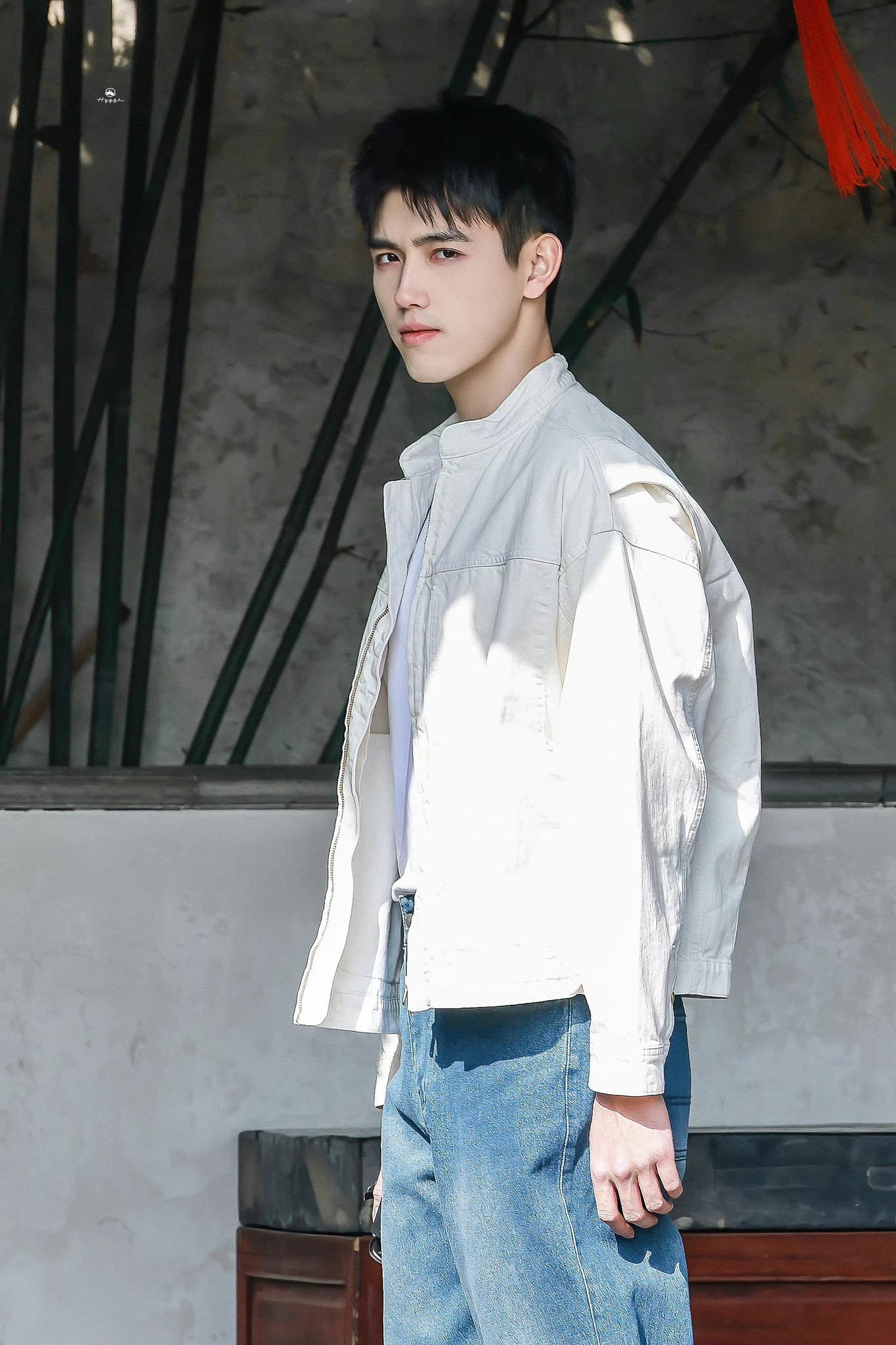 Trần Phi Vũ xuất hiện sau khi vướng scandal lộ ảnh giường chiếu. Trần Phi Vũ xuất hiện sau khi vướng scandal lộ ảnh giường chiếu.