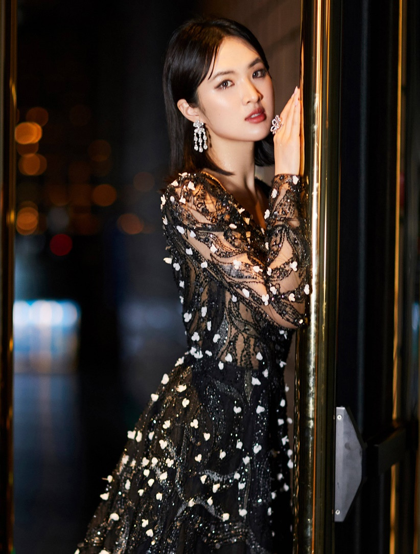 "Công chúa Huawei" Diêu An Na: Trước khi bước chân vào giới giải trí, Diêu An Na (tên tiếng Anh Annabel Yao) nổi tiếng trong hội rick kid Trung Quốc vì có cha là Chủ tịch tập đoàn đa quốc gia về thiết bị mạng và viễn thông Huawei, tỷ phú Nhậm Chính Phi. Cô được miêu tả là "sinh ra ở vạch đích, ngậm thìa vàng từ khi còn nhỏ", được sống trong nhung lụa, hưởng những đặc quyền mà người bình thường không thể với tới.