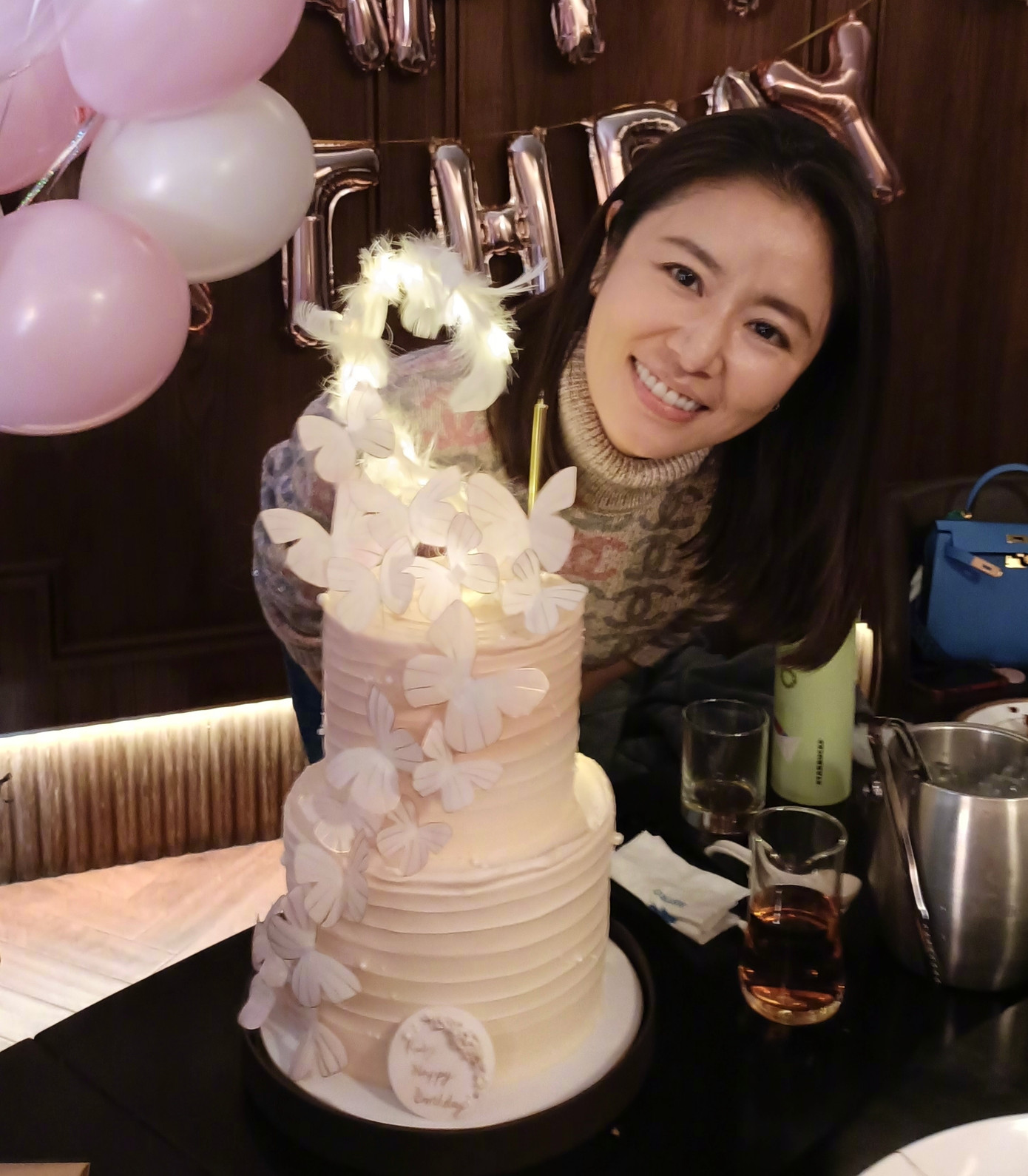 Lâm Tâm Như chia sẻ hình ảnh các bữa tiệc sinh nhật được bạn bè tổ chức.