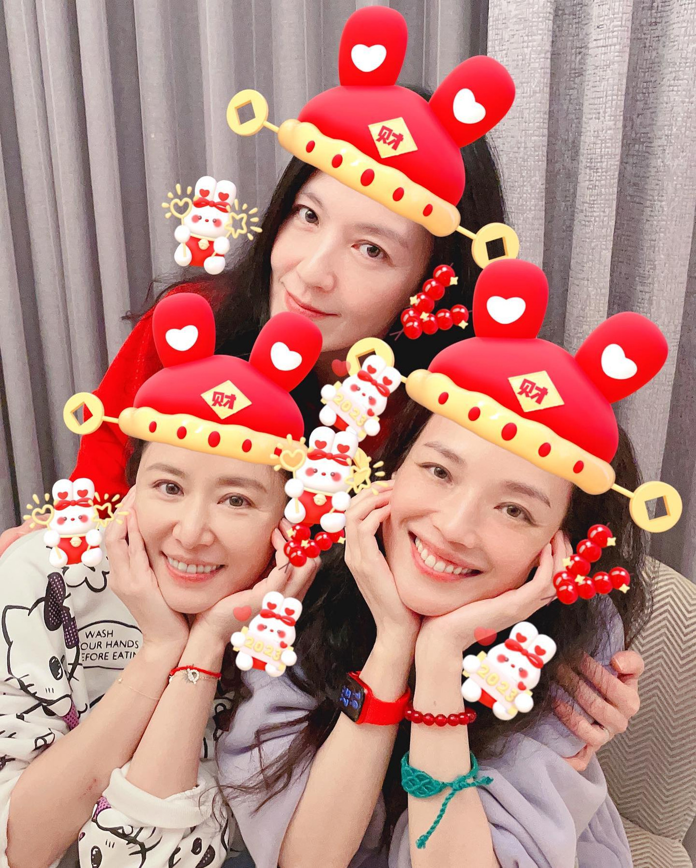 Lâm Tâm Như chia sẻ hình ảnh các bữa tiệc sinh nhật được bạn bè tổ chức.