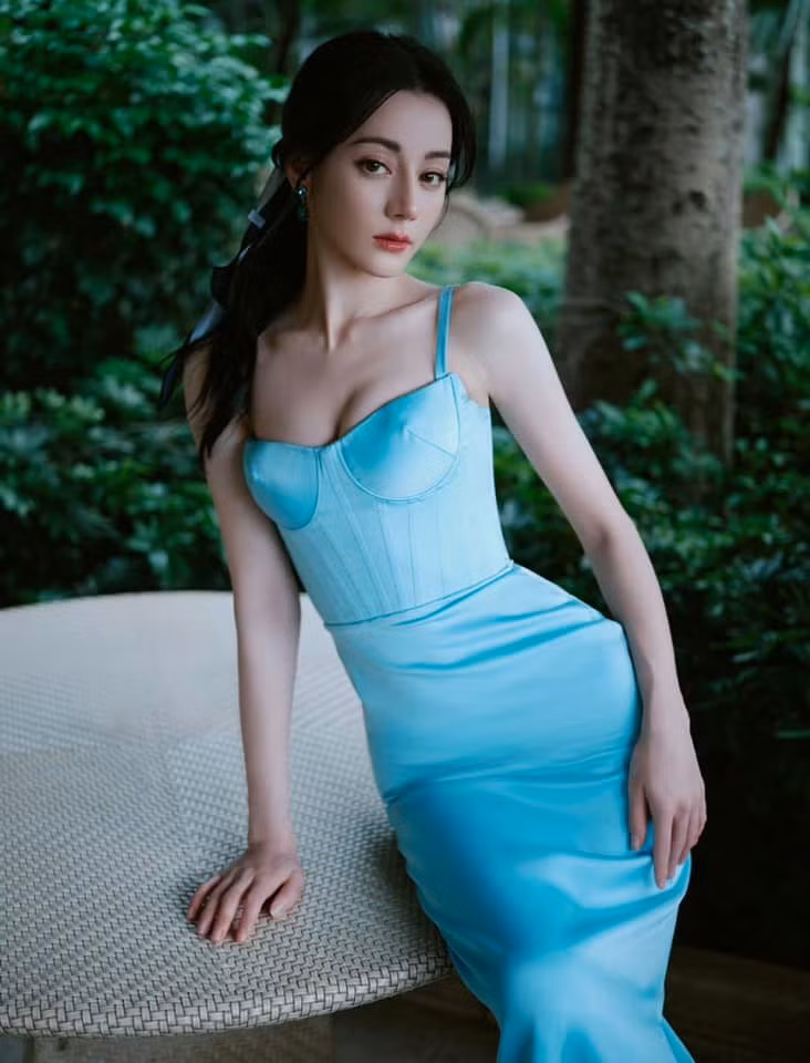 Địch Lệ Nhiệt Ba o ép vòng một.