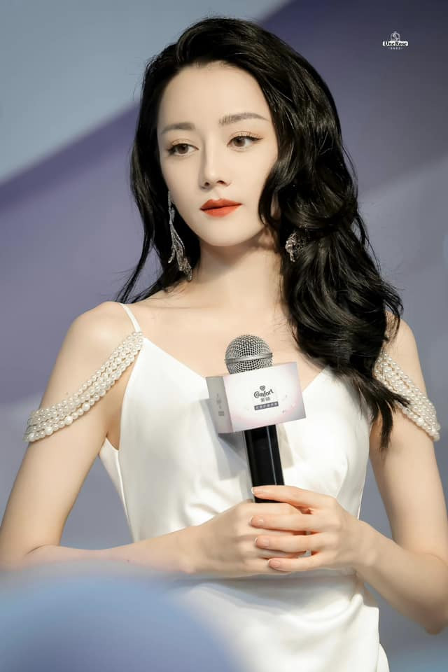 Mới đây, trang Sohu tiết lộ Top 5 ngôi sao nhận được sự yêu thích nhất của truyền thông Trung Quốc. Mỗi người trong số họ có phong cách trò chuyện riêng, nhưng đều để lại ấn tượng tốt về sự chân thành, thân thiện, tốt tính khi hợp tác. Sohu đã khảo sát trên 50 đơn vị truyền thông để ra kết quả cuối cùng. Mới đây, trang Sohu tiết lộ Top 5 ngôi sao nhận được sự yêu thích nhất của truyền thông Trung Quốc. Mỗi người trong số họ có phong cách trò chuyện riêng, nhưng đều để lại ấn tượng tốt về sự chân thành, thân thiện, tốt tính khi hợp tác. Sohu đã khảo sát trên 50 đơn vị truyền thông để ra kết quả cuối cùng.