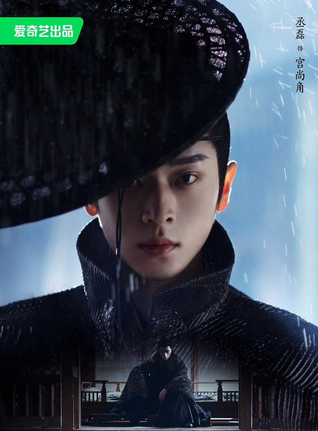 Theo Sohu, từ khi phim Vân chi vũ phát sóng, chuyện tình giữa nàng sát thủ phái Vô Phong - Thượng Quan Thiển (Lư Dục Hiểu) và nhị thiếu gia tài giỏi của Cung Môn - Cung Thượng Giác đã gây chú ý cho người xem. Thượng Quan Thiển có nhiệm vụ xâm nhập vào Cung Môn, tiếp cận Cung Thượng Giác để tìm hiểu thông tin, hòng tiêu diệt Cung Môn. Trong khi đó, Cung Thượng Giác giữ vai trò cung chủ của Giác cung, là một trong những người quan trọng nhất, gánh vác trách nhiệm đối ngoại, buôn bán nuôi sống Cung Môn. Chàng luôn căm thù phái Vô Phong - những kẻ đã sát hại mẹ và em trai mình.