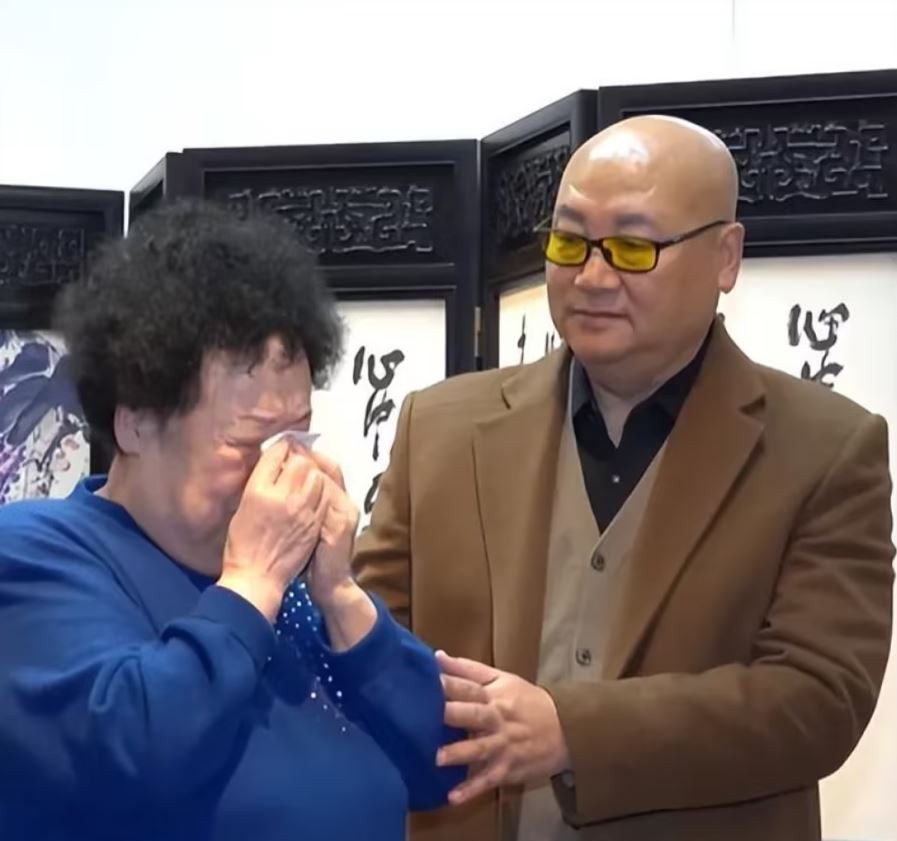 &quot;Đường Tăng&quot; Trì Trọng Thụy theo sát bà xã trong các sự kiện.