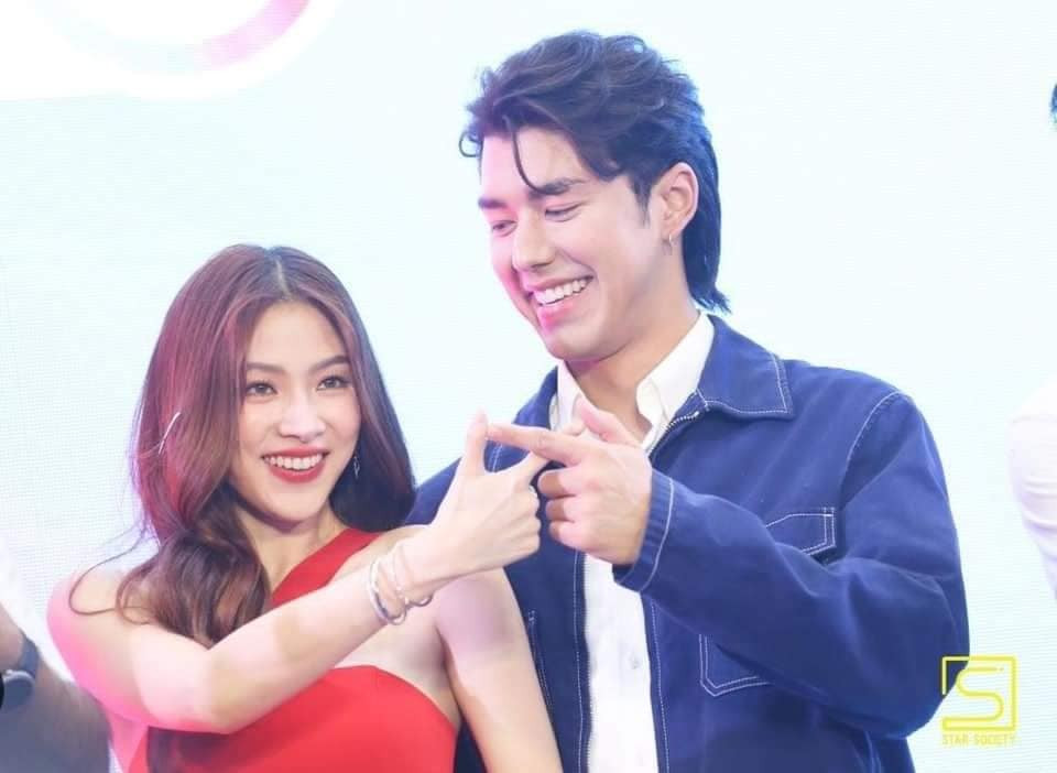 Ánh mắt ngọt ngào mà hai nghệ sĩ dành cho nhau trong sự kiện.