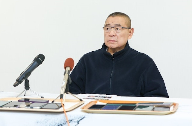 Nhiều minh tinh Hong Kong có quan hệ tình ái với tỷ phú Lưu Loan Hùng. Trong ảnh là nữ diễn viên Quan Chi Lâm và diva Dung Tổ Nhi. Nhiều minh tinh Hong Kong có quan hệ tình ái với tỷ phú Lưu Loan Hùng. Trong ảnh là nữ diễn viên Quan Chi Lâm và diva Dung Tổ Nhi.