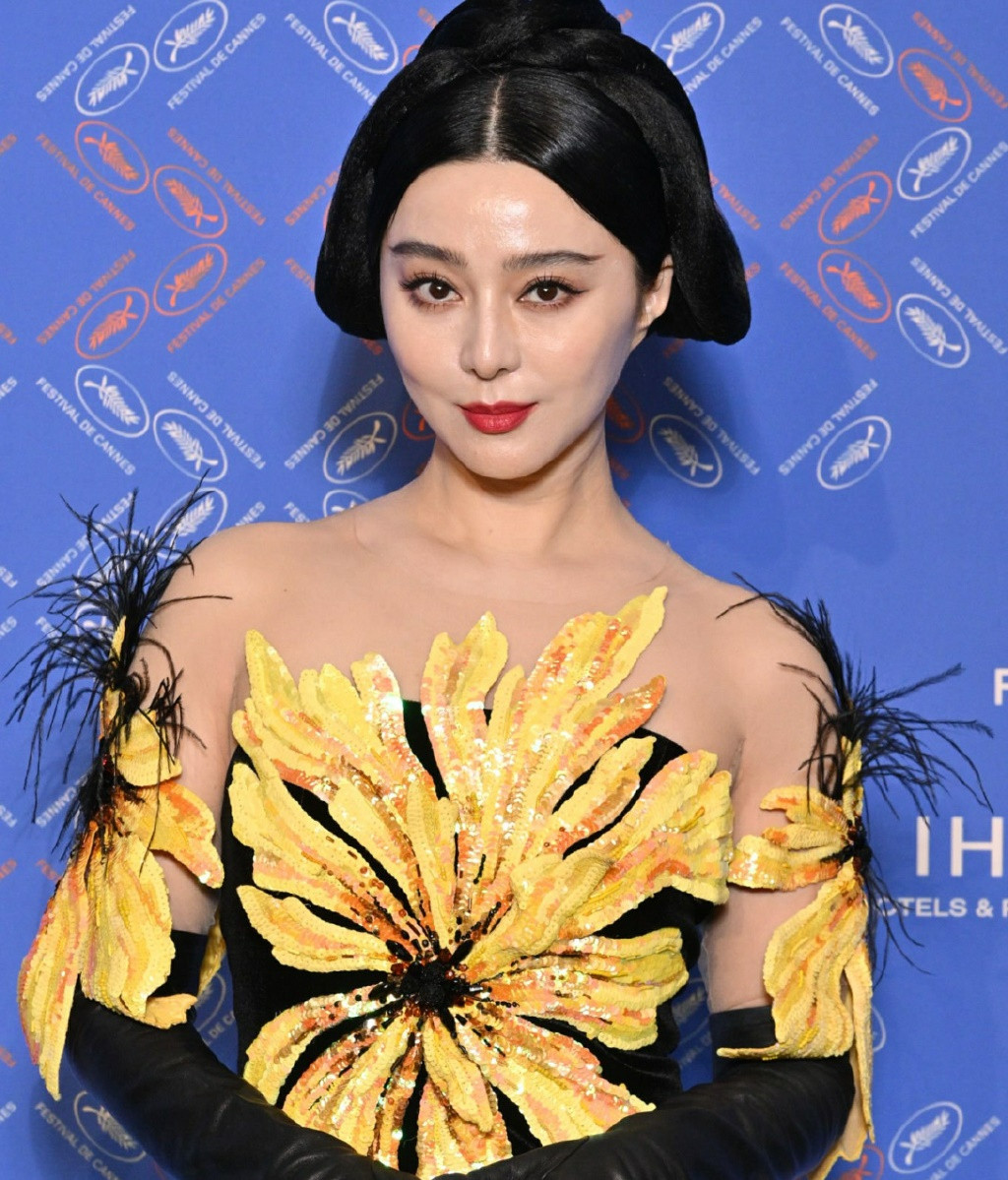 Hình ảnh chưa chỉnh sửa của Phạm Băng Băng trở thành đề tài bàn luận của khán giả. Công chúng không còn bị đánh lừa về nhan sắc vĩnh cửu của nữ hoàng thảm đỏ.