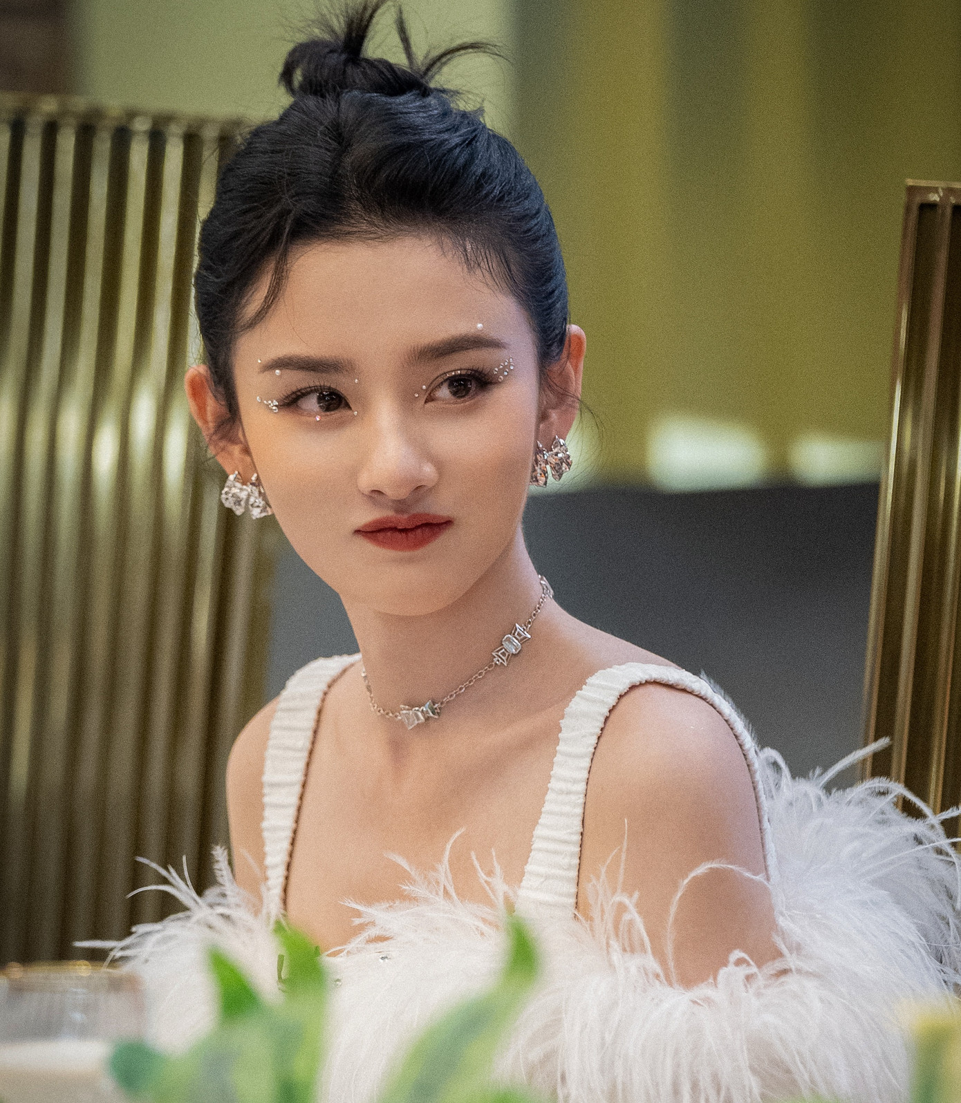 Tống Tổ Nhi lập các công ty ma để trốn thuế. Tống Tổ Nhi lập các công ty ma để trốn thuế.