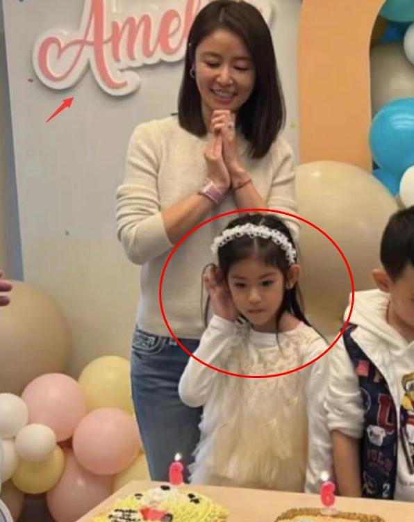 Con gái Lâm Tâm Như và Hoắc Kiến Hoa trong buổi tiệc sinh nhật.